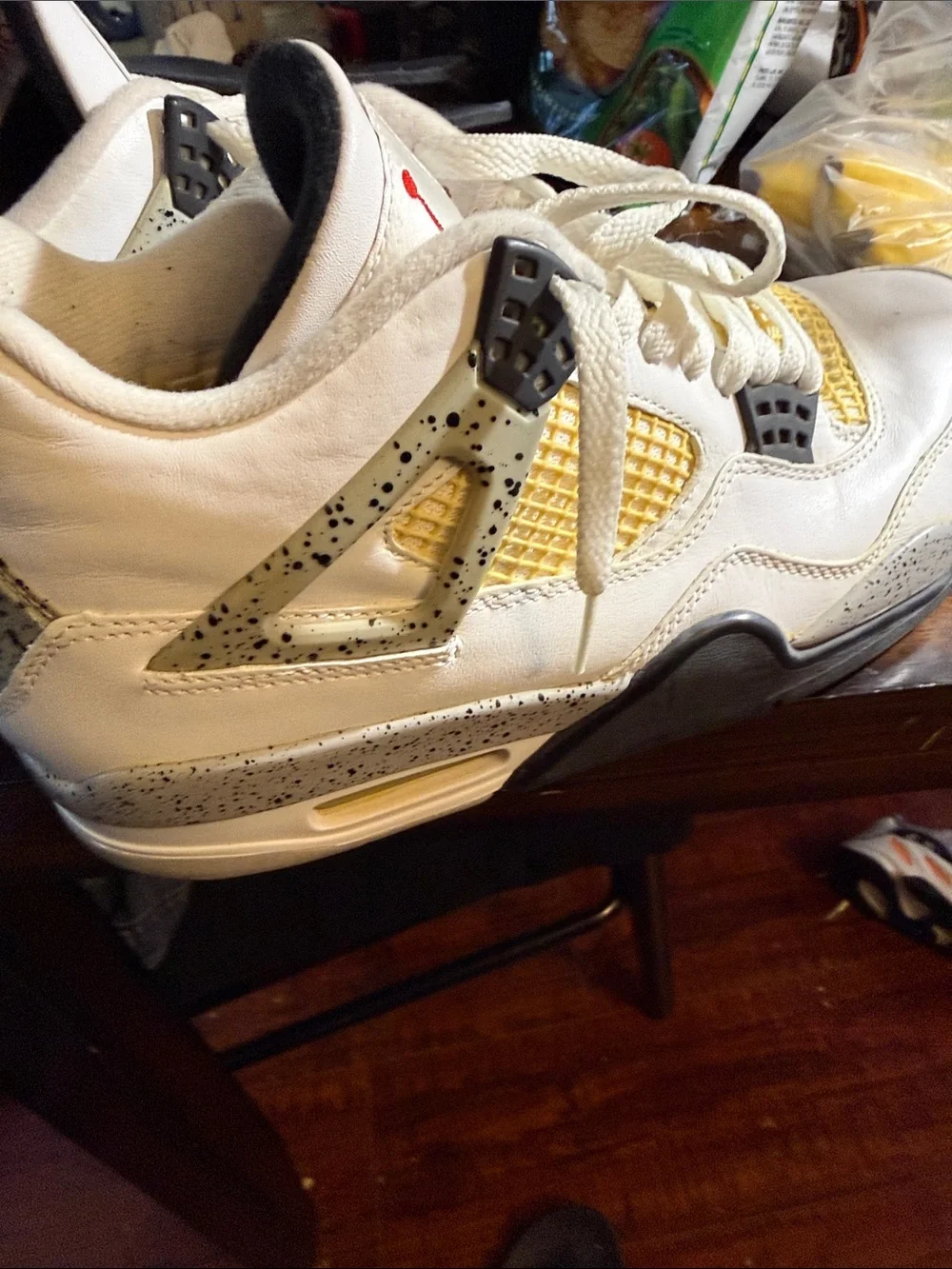 Jordan Men’s Retro 4 White Yellow Black